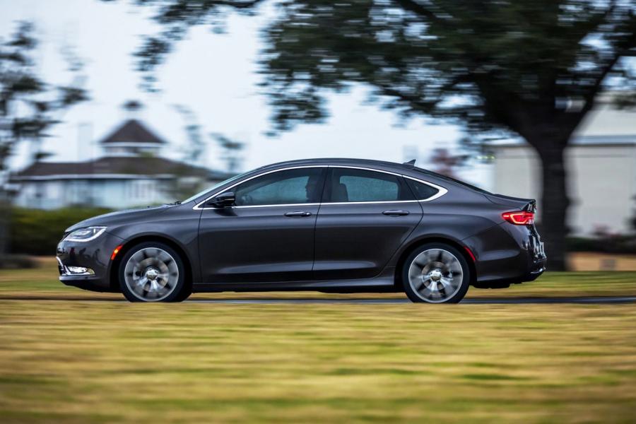  Chrysler 200 2015 года  (фото 2 из 207)